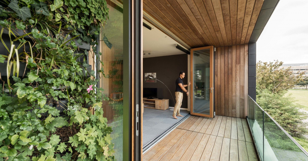 Стеклянные складные  двери Woodline Solarlux