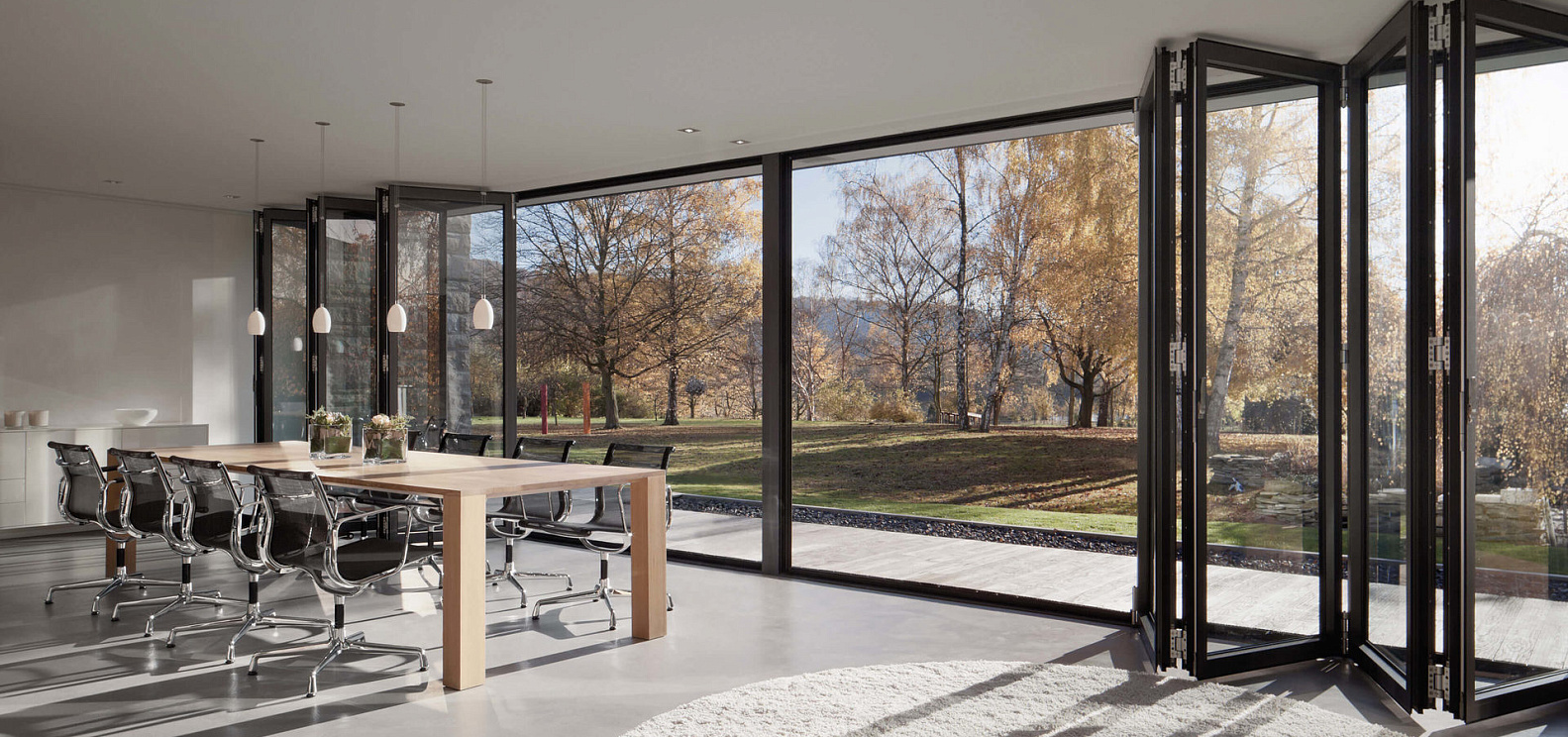 Стеклянные складные  двери SL 82 Solarlux