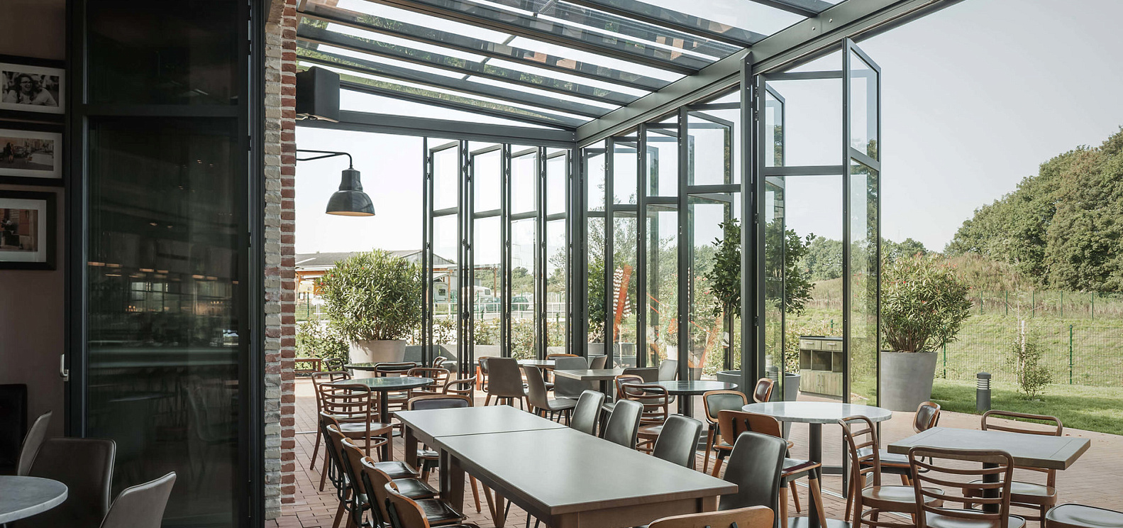 Стеклянные складные  двери SL 45 Solarlux