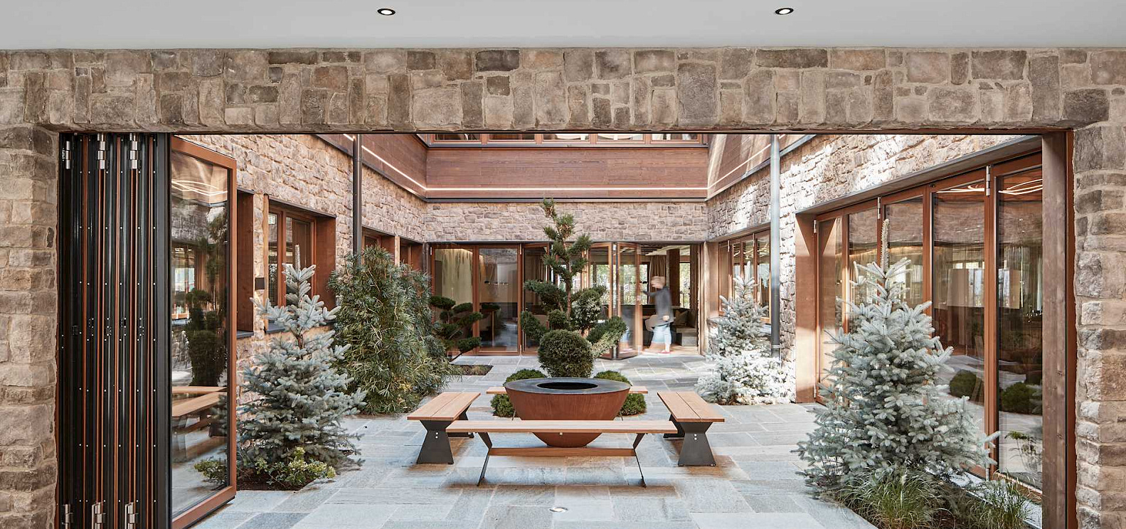 Стеклянные складные  двери Woodline Solarlux