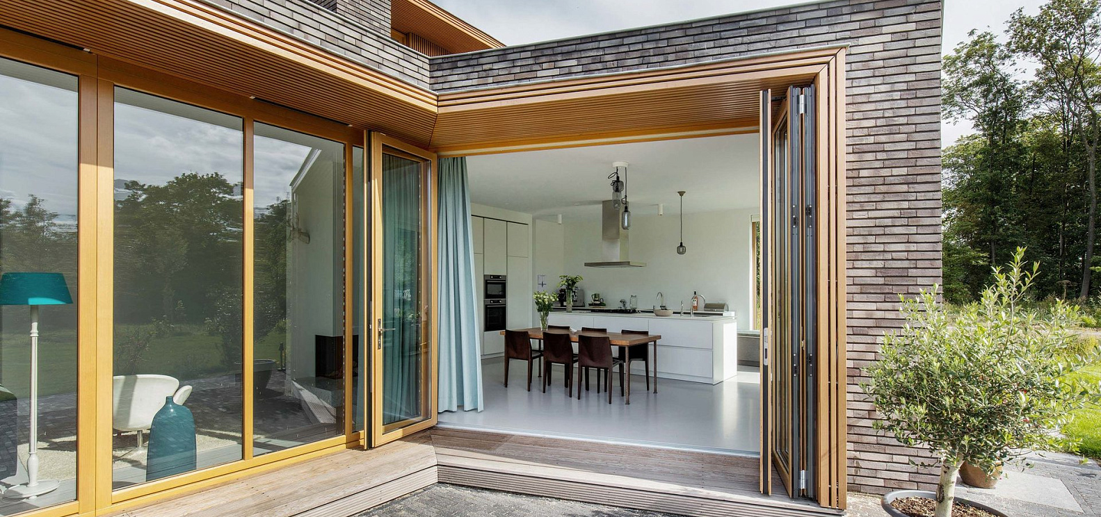 Стеклянные складные  двери Woodline Solarlux