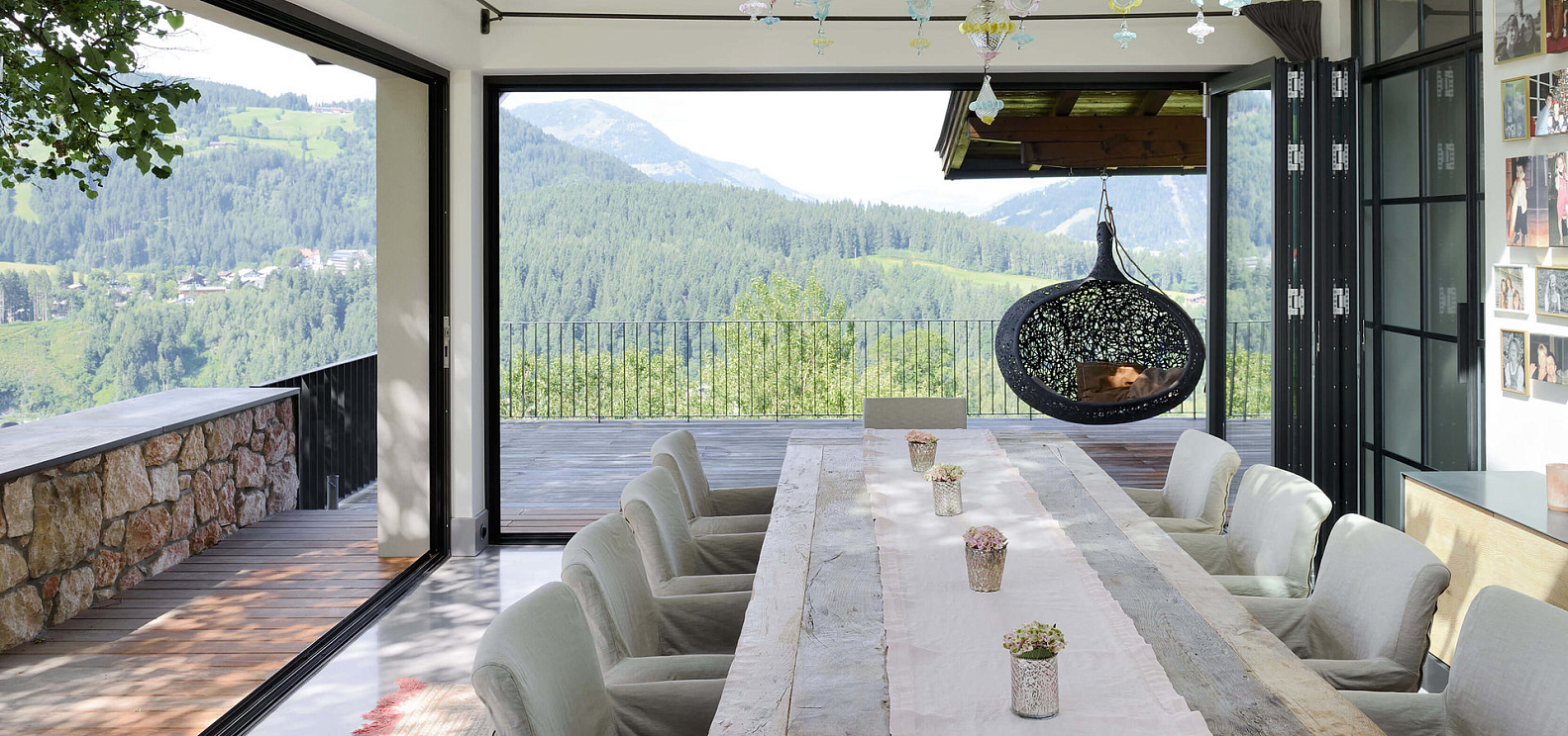 Стеклянные складные  двери SL 82 Solarlux