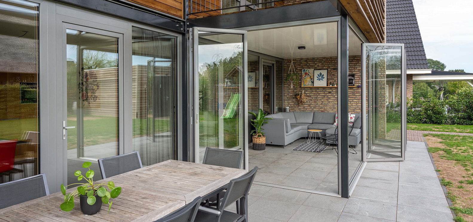 Стеклянные складные  двери SL 35 Solarlux