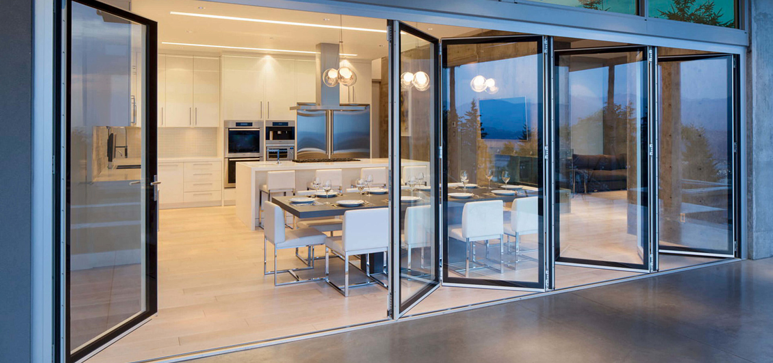 Стеклянные складные  двери SL 82 Solarlux