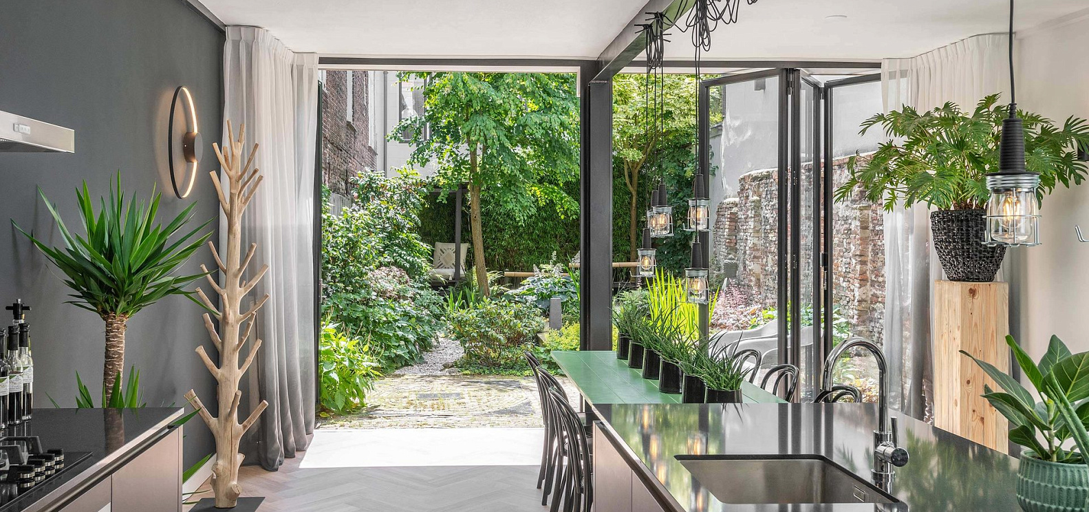 Стеклянные складные  двери Ecoline Solarlux